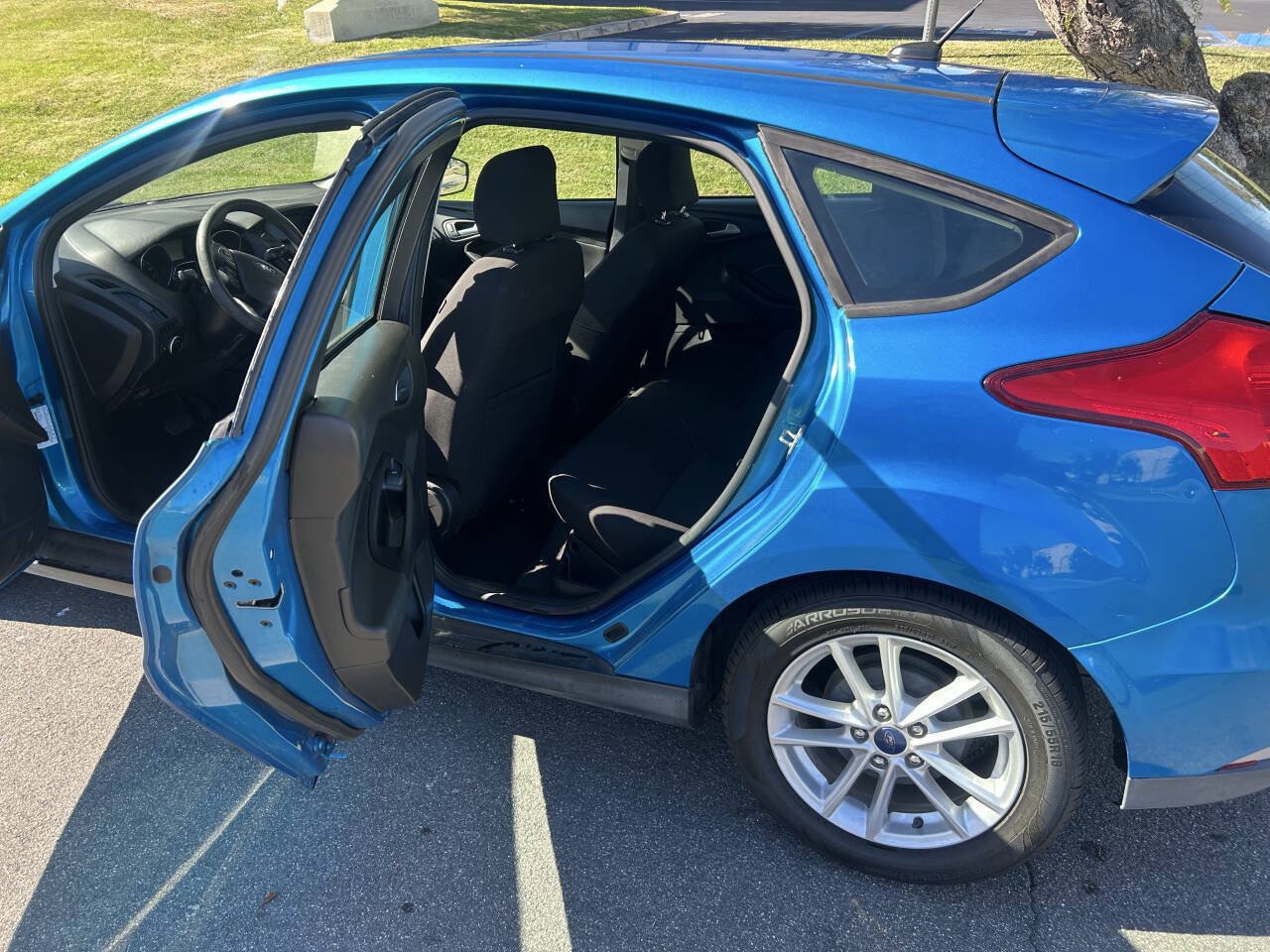 Used 2016 Ford Focus SE w/ Reverse Sensing Package FWD image 6