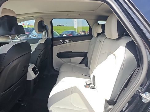 Used 2025 Kia Sportage EX w/ Premium Package FWD image 17