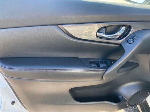 Used 2020 Nissan Rogue SV image 14