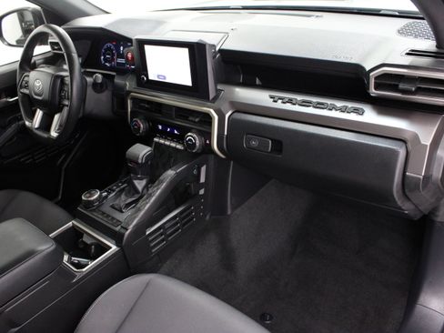 Used 2024 Toyota Tacoma TRD Sport AWD/4WD image 36