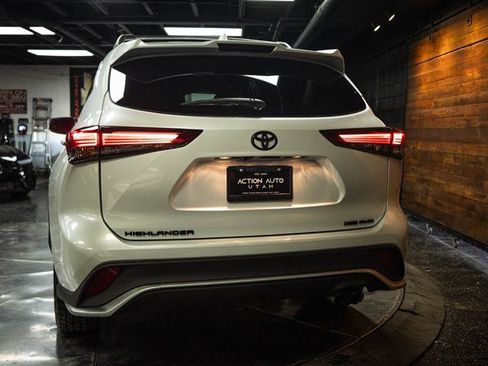 Used 2022 Toyota Highlander XSE AWD/4WD image 6
