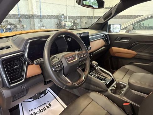 Used 2025 GMC Canyon AT4 w/ Technology Plus Package AWD/4WD image 18