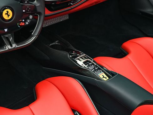 Used 2022 Ferrari SF90 Spider image 45