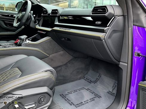 Used 2025 Lamborghini Urus SE image 15