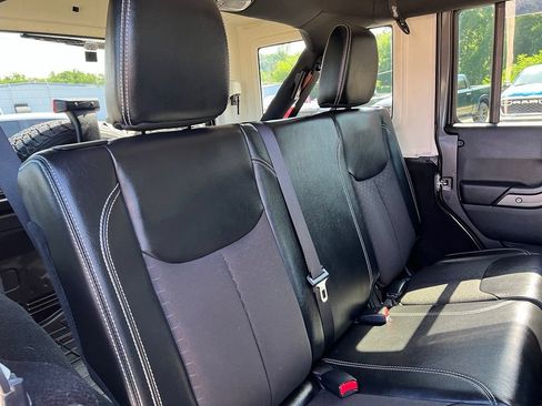 Used 2018 Jeep Wrangler Unlimited Sport AWD/4WD image 15