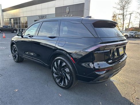 Certified 2024 Lincoln Nautilus Reserve w/ Jet Appearance Package (87T) image 7