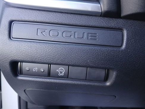 Used 2023 Nissan Rogue S image 18