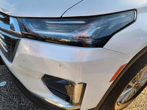 Used 2023 Chevrolet Traverse LT FWD image 6
