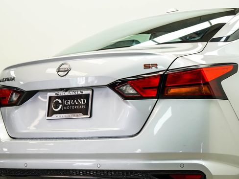 Used 2024 Nissan Altima 2.5 SR FWD image 13
