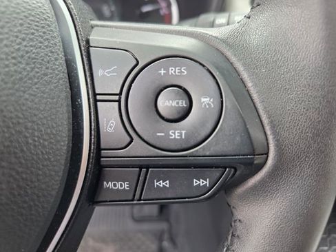 Used 2023 Toyota RAV4 XLE Premium image 17