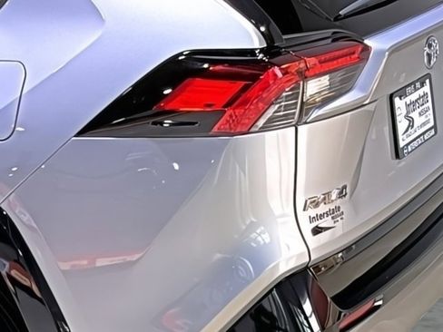Used 2023 Toyota RAV4 SE image 10