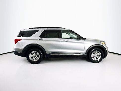 Used 2024 Ford Explorer XLT w/ Equipment Group 202A image 10