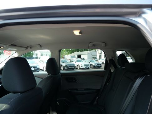 Used 2023 Nissan Rogue S AWD/4WD image 20