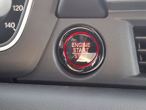 New 2025 Honda Pilot Touring image 11