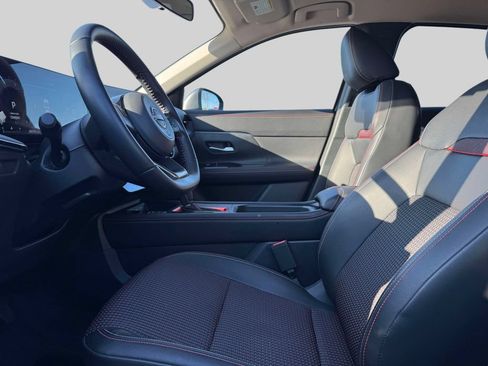 Used 2025 Nissan Kicks SR AWD/4WD image 15