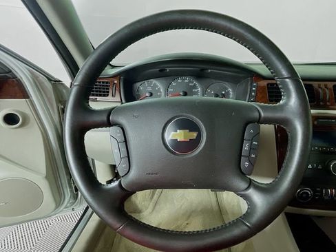 Used 2011 Chevrolet Impala LT w/ Luxury Edition Package FWD image 12