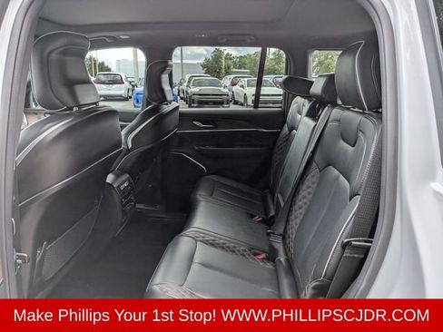 Used 2025 Jeep Grand Cherokee Summit w/ Obsidian Package AWD/4WD image 13