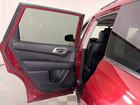 Used 2016 Nissan Pathfinder Platinum w/ Family Entertainment Package AWD/4WD image 12
