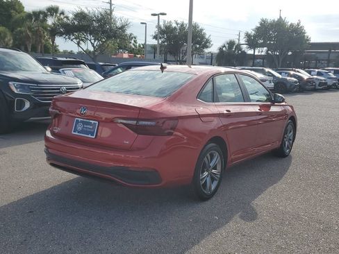 Certified 2024 Volkswagen Jetta SE w/ Panoramic Sunroof Package FWD image 4