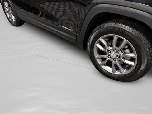 Used 2024 GMC Terrain SLT image 48