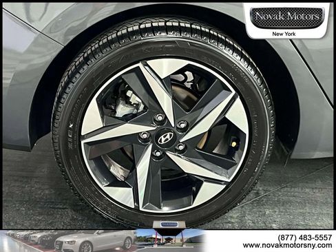 Used 2023 Hyundai Elantra SEL w/ Convenience Package image 9