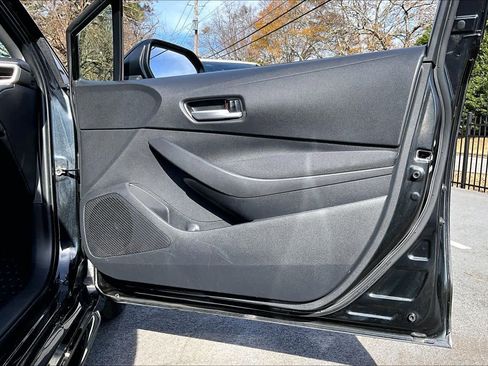 Used 2021 Toyota Corolla LE image 20