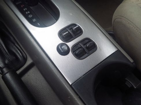 Used 2005 Jeep Liberty Renegade image 21