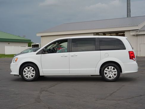 Used 2018 Dodge Grand Caravan SE w/ UConnect Hands-Free Group FWD image 6