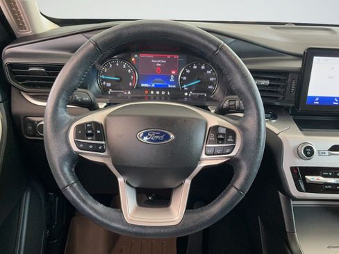 Used 2022 Ford Explorer XLT AWD/4WD image 10