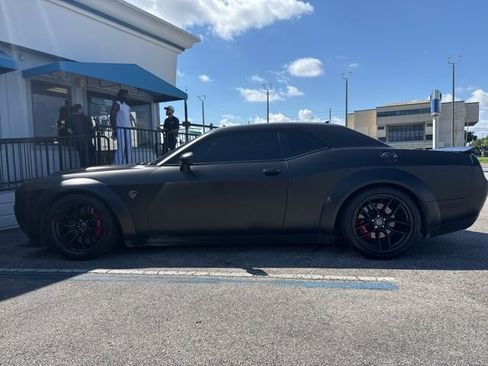 Used 2023 Dodge Challenger SRT Hellcat RWD image 2