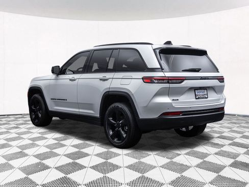 Used 2023 Jeep Grand Cherokee Altitude image 10