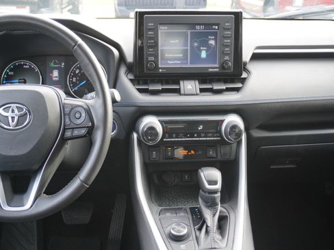 Used 2022 Toyota RAV4 SE image 18