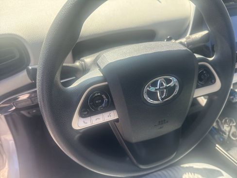 Used 2016 Toyota Prius Four image 20