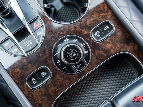 Used 2017 Bentley Bentayga AWD/4WD image 21