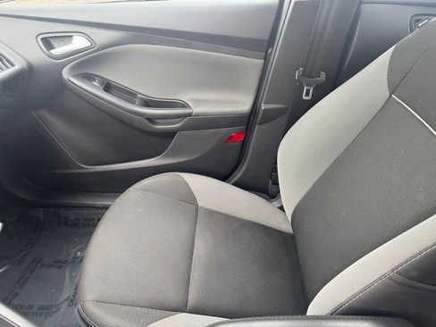 Used 2014 Ford Focus SE w/ SE Winter Package FWD image 22