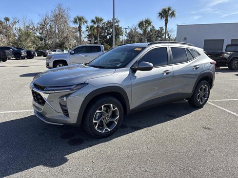 Used 2025 Chevrolet Trax LT w/ Driver Confidence Package image 7