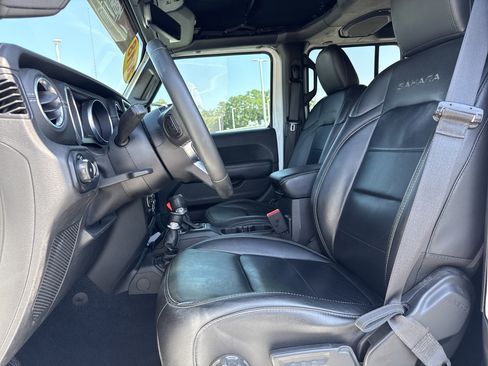 Used 2018 Jeep Wrangler Unlimited Sahara AWD/4WD image 15