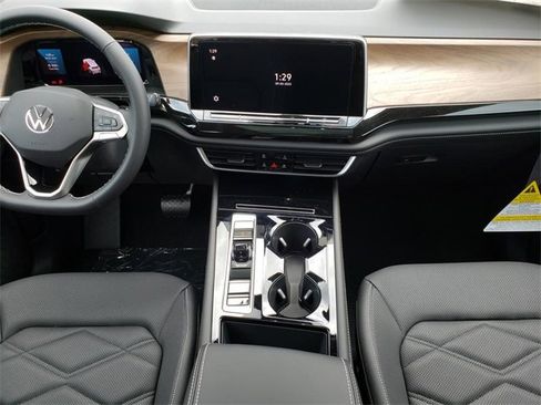 New 2026 Volkswagen Atlas SE image 9