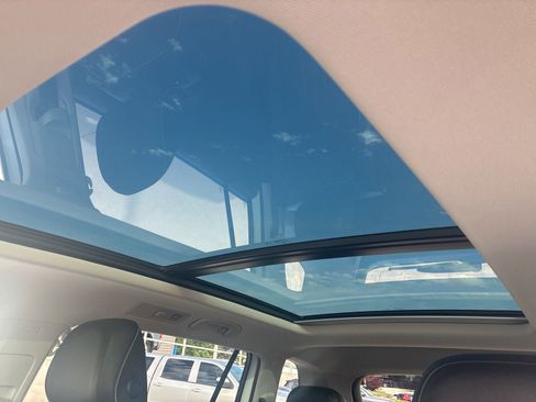 Used 2022 Volkswagen Tiguan SE w/ Panoramic Sunroof Package AWD/4WD image 30