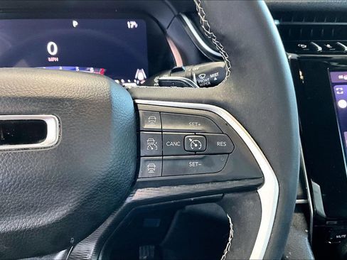 Used 2023 Jeep Grand Cherokee Laredo w/ Luxury Tech Group I image 20