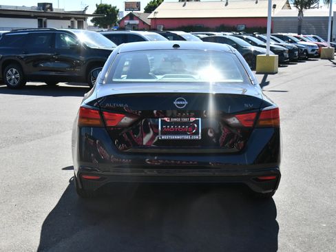 Used 2024 Nissan Altima 2.5 SV FWD image 7