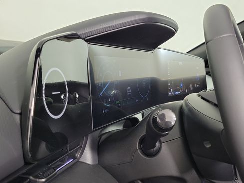 New 2025 Hyundai Elantra SEL image 13