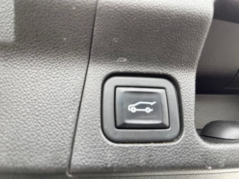 Used 2021 GMC Acadia SLT AWD/4WD image 13