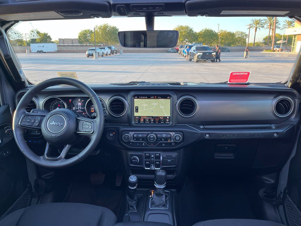Used 2023 Jeep Wrangler Unlimited w/ Sun & Screen Package AWD/4WD image 14