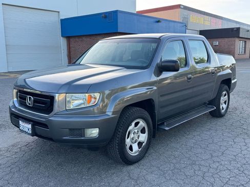 Used 2010 Honda Ridgeline RT image 3