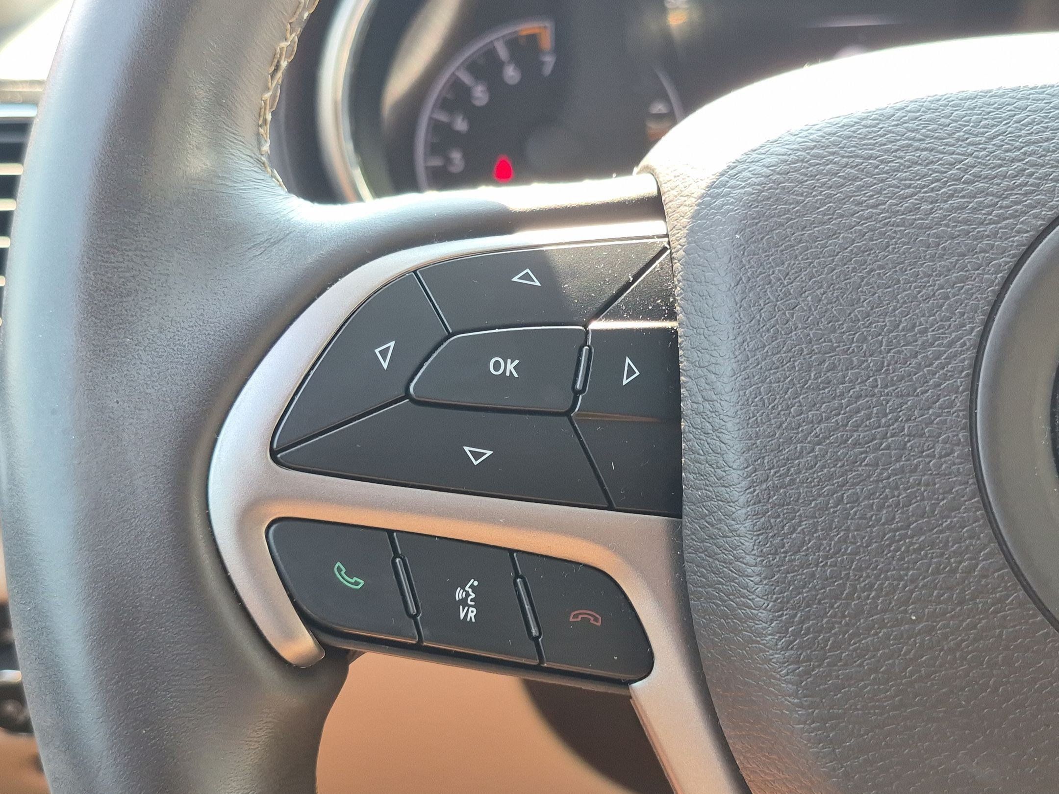 Used 2021 Jeep Grand Cherokee Overland AWD/4WD image 14