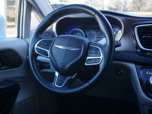 Used 2017 Chrysler Pacifica Touring-L w/ Tire & Wheel Group image 31