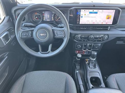Used 2025 Jeep Wrangler Unlimited Rubicon AWD/4WD image 18