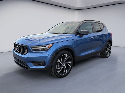 Used 2021 Volvo XC40 T4 R-Design w/ Advanced Package image 1