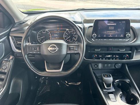 Used 2025 Nissan Rogue SV FWD image 8
